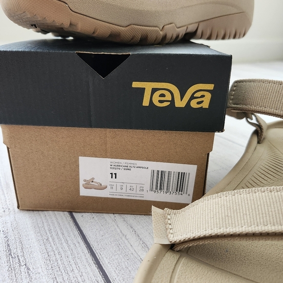 Teva Women's Taupe SandalsTeva Hurricane Sandal- Pre-Owned - Picture 3 of 8